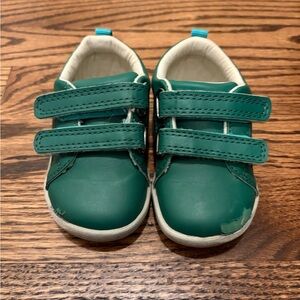 Ten Little Green Sneakers | 5.5